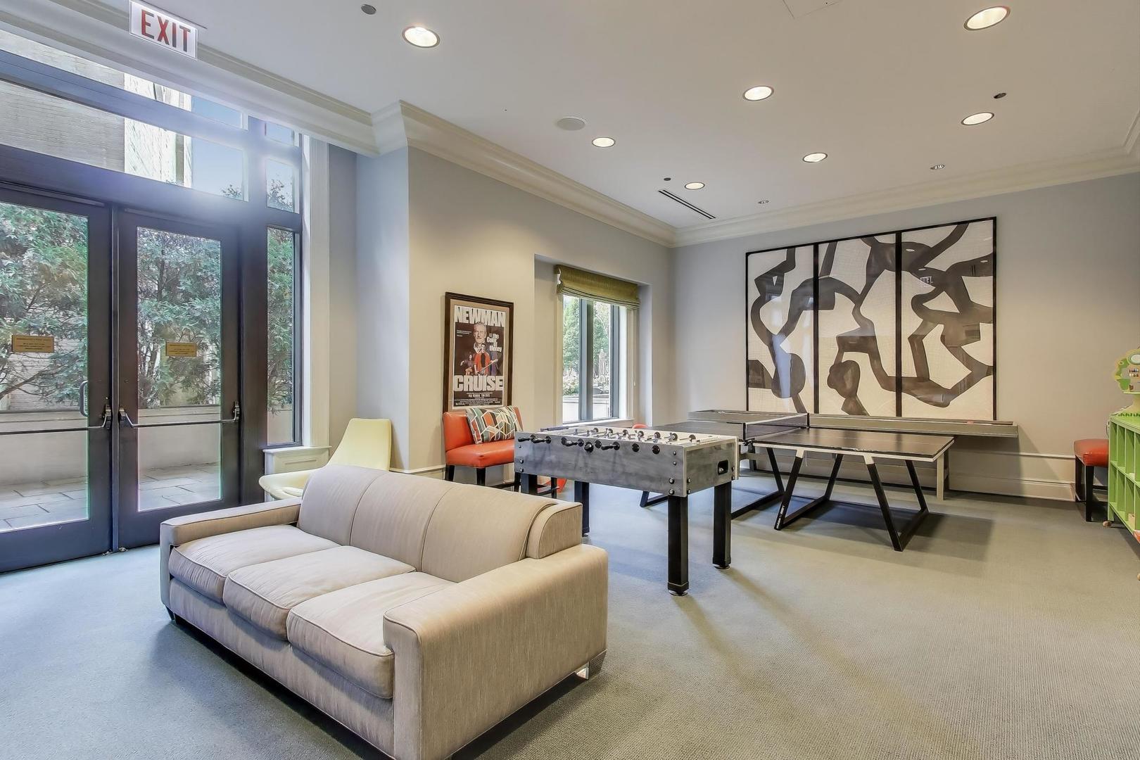 457 W Deming Pl Chicago, IL 60614