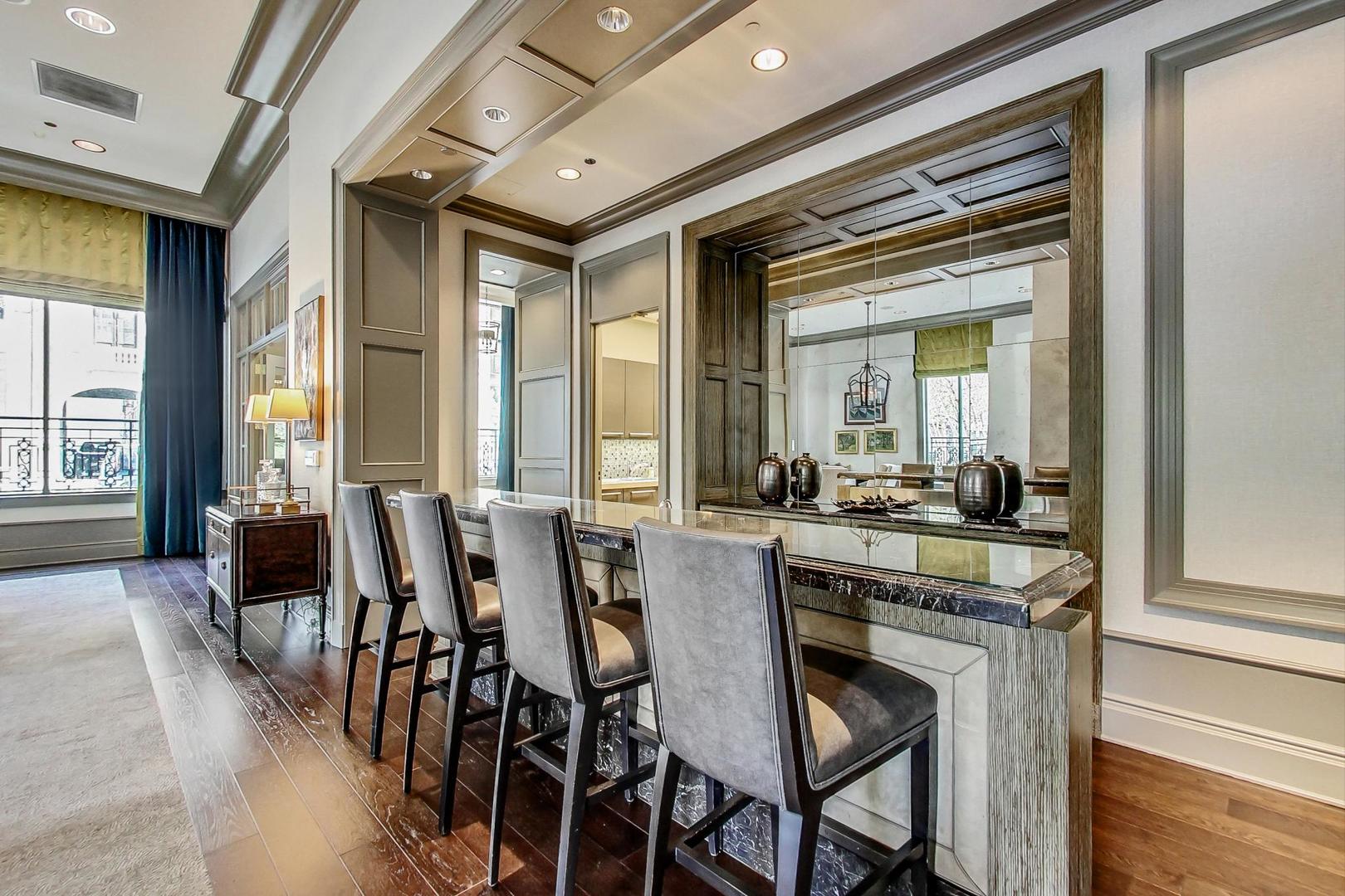 457 W Deming Pl Chicago, IL 60614