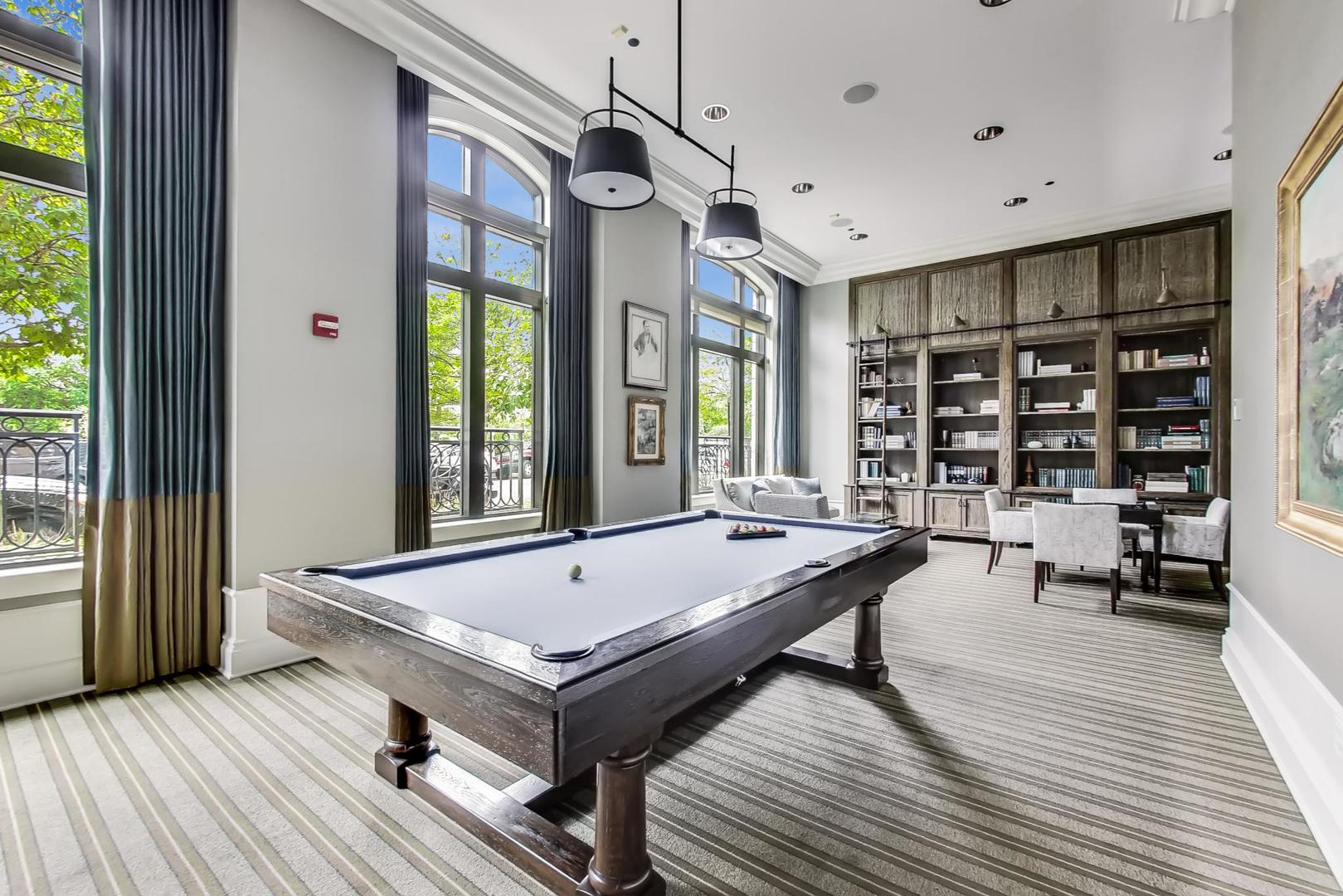 457 W Deming Pl Chicago, IL 60614