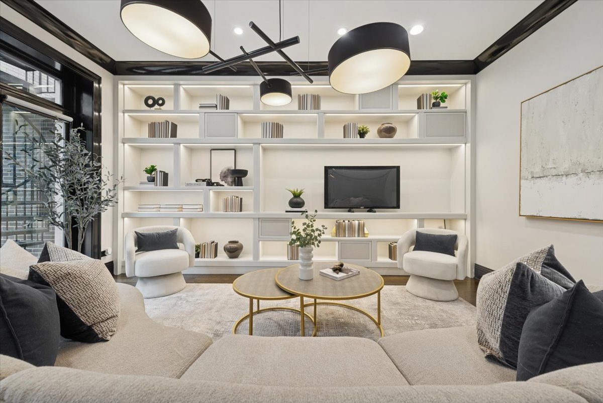 457 W Deming Pl Chicago, IL 60614