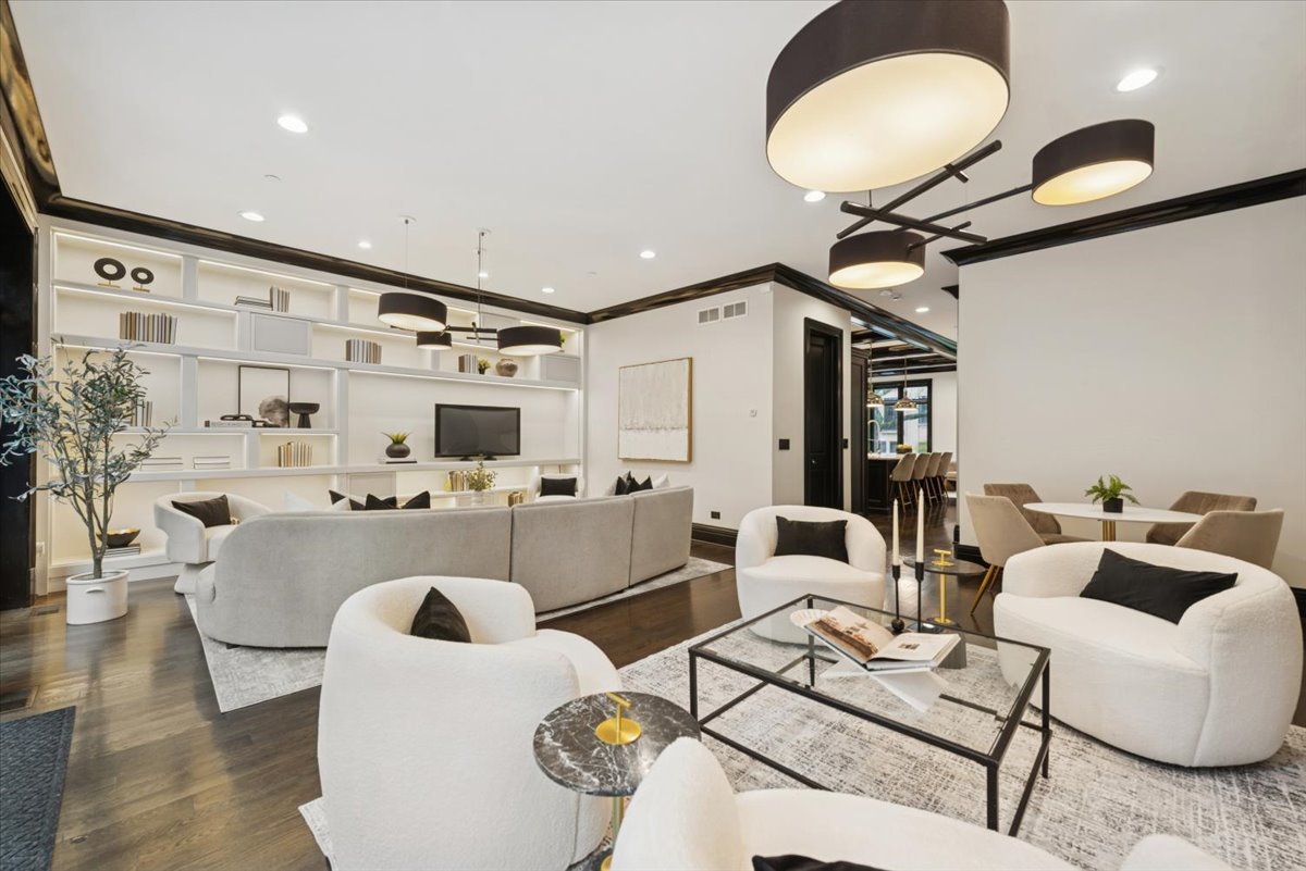 457 W Deming Pl Chicago, IL 60614