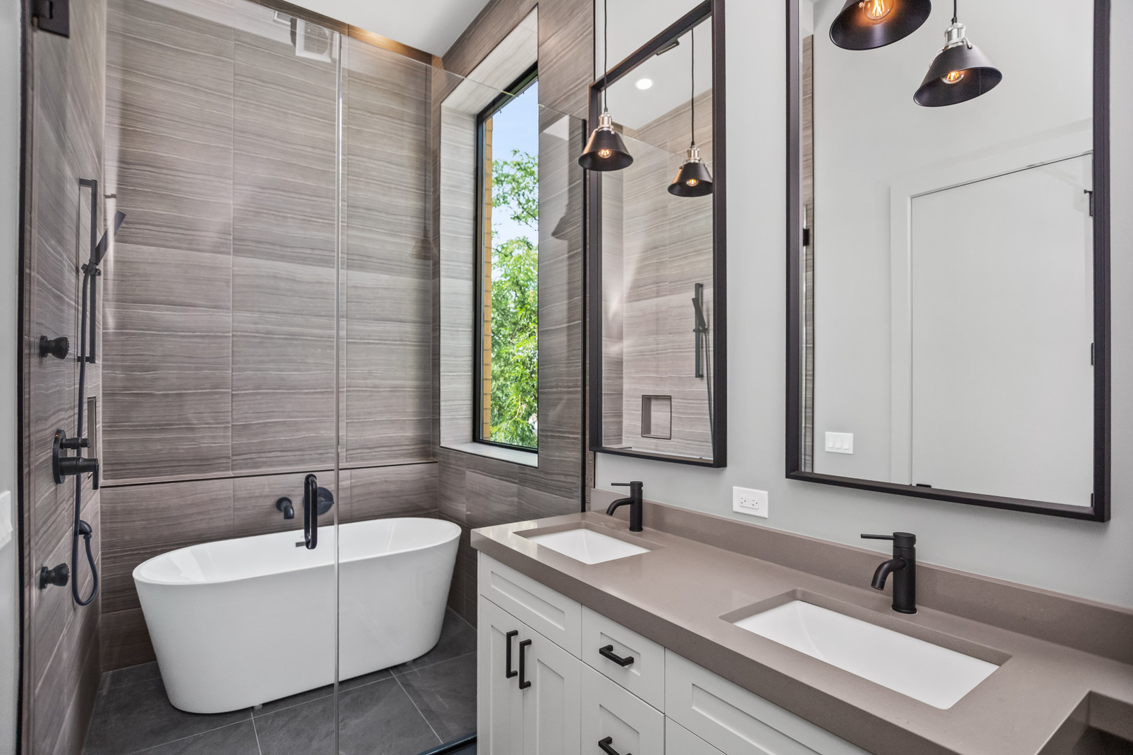 6556 S Minerva Ave #4N Chicago, IL 60637