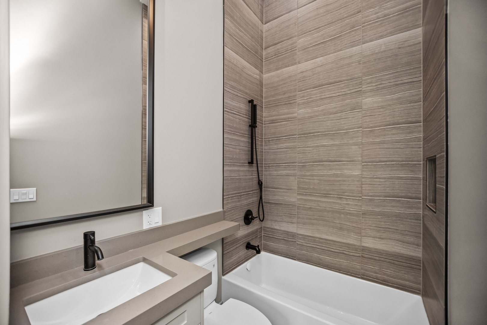 6556 S Minerva Ave #4N Chicago, IL 60637