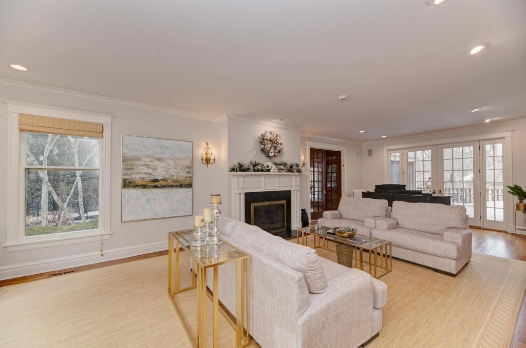 1499 Sheridan Rd Highland Park, IL 60035