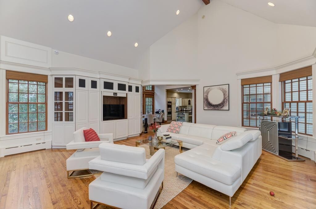 1499 Sheridan Rd Highland Park, IL 60035