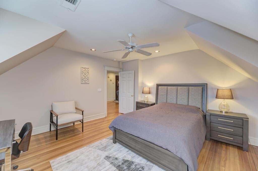 1499 Sheridan Rd Highland Park, IL 60035