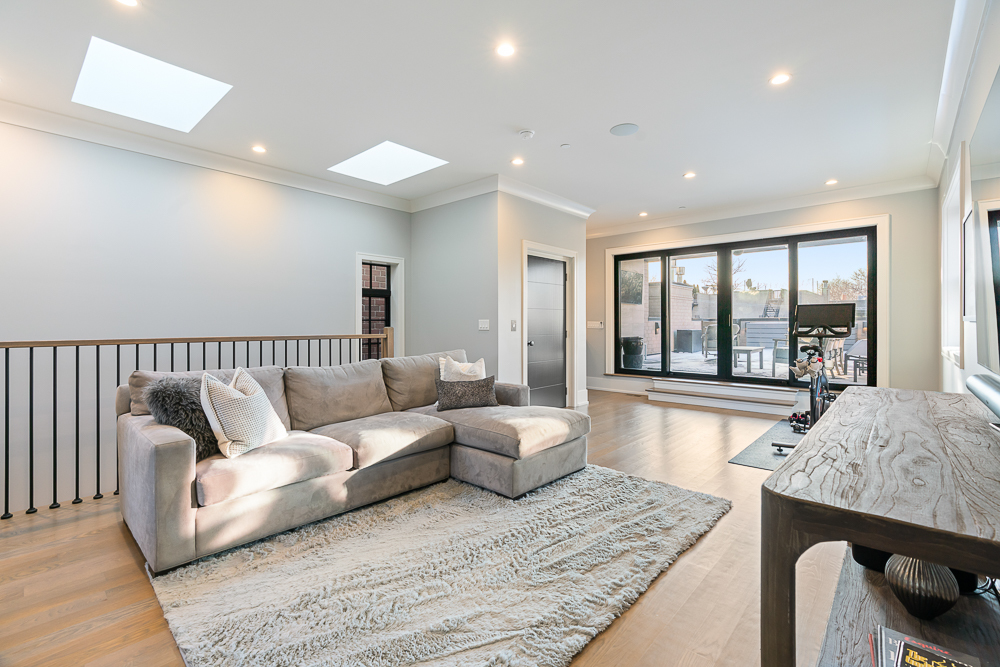 2044 N Fremont St Chicago, IL 60614