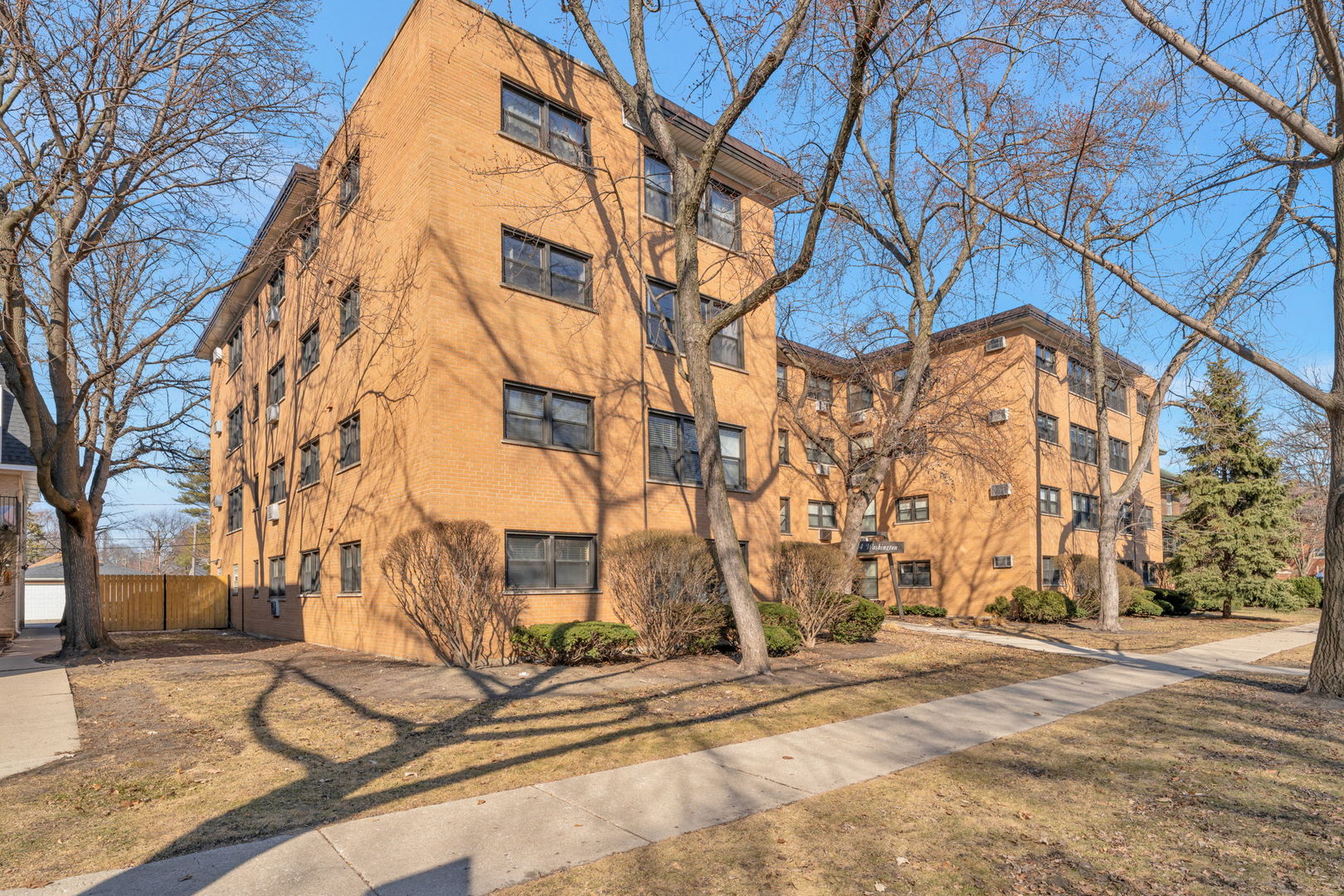 444 Washington Blvd #303 Oak Park, IL 60302