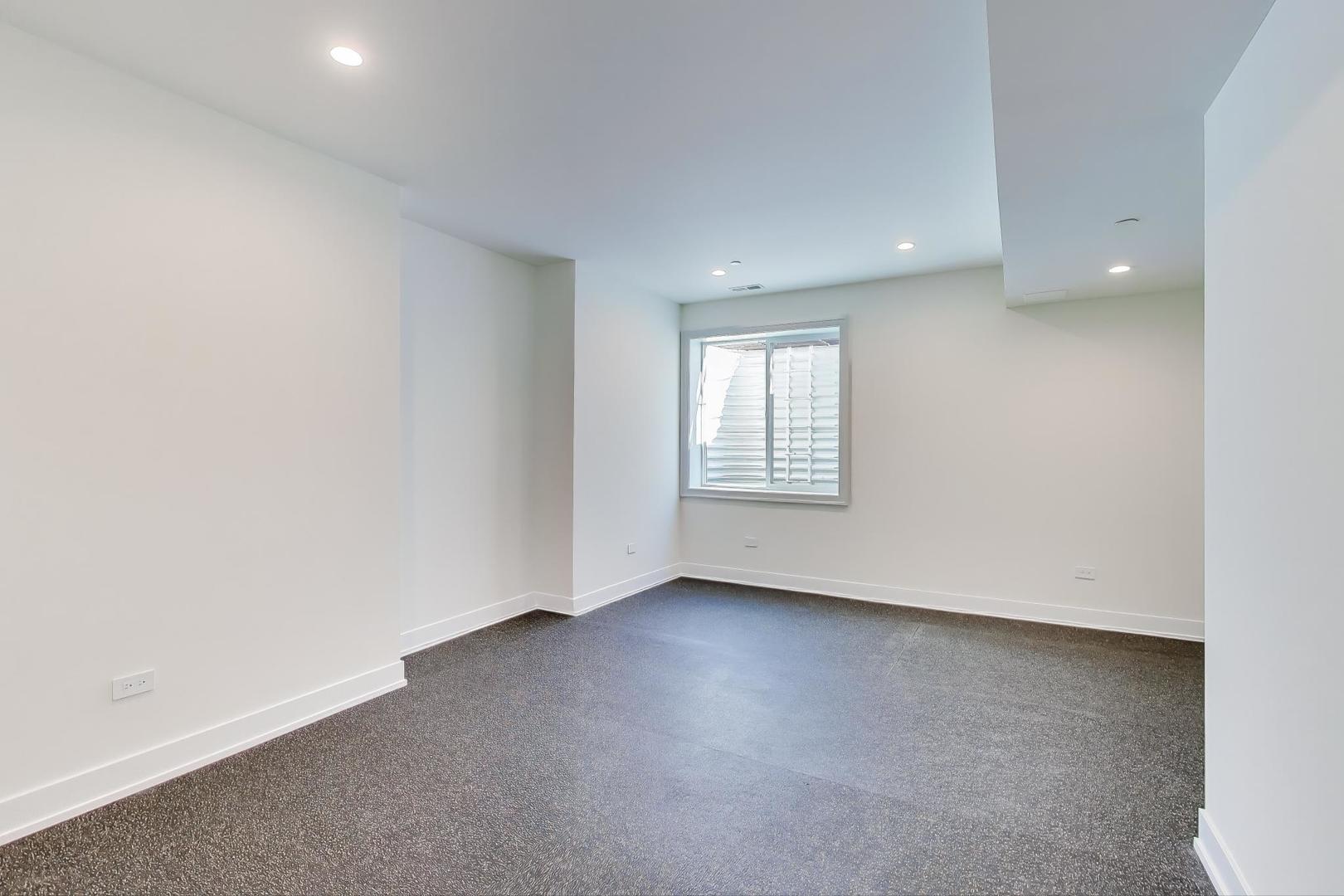 1839 Shelley Ct Highland Park, IL 60035