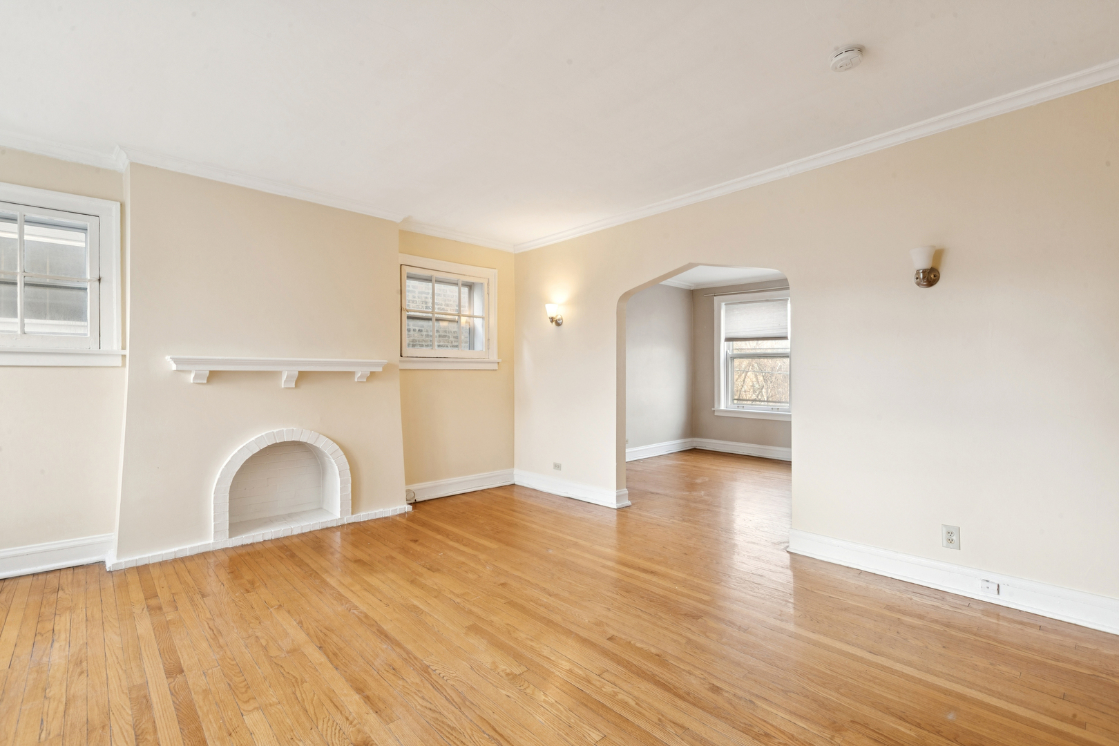 817 BRUMMEL St #2N Evanston, IL 60202