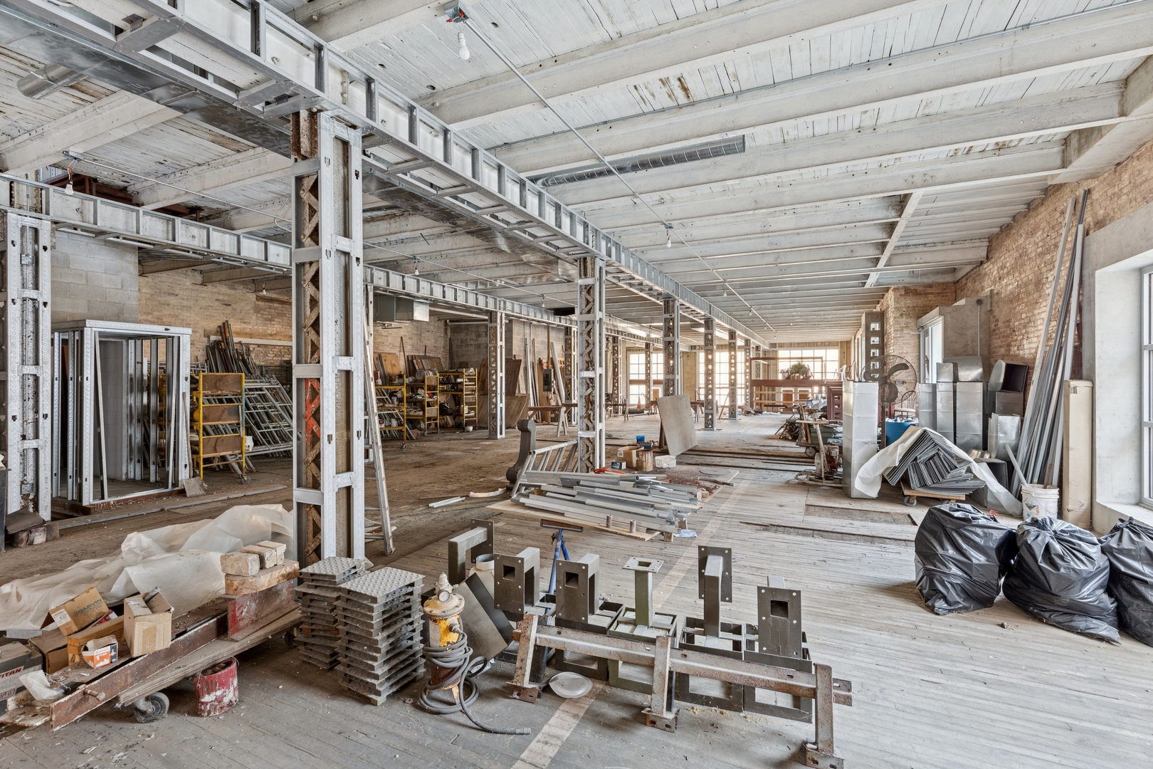 165 N May St Chicago, IL 60607