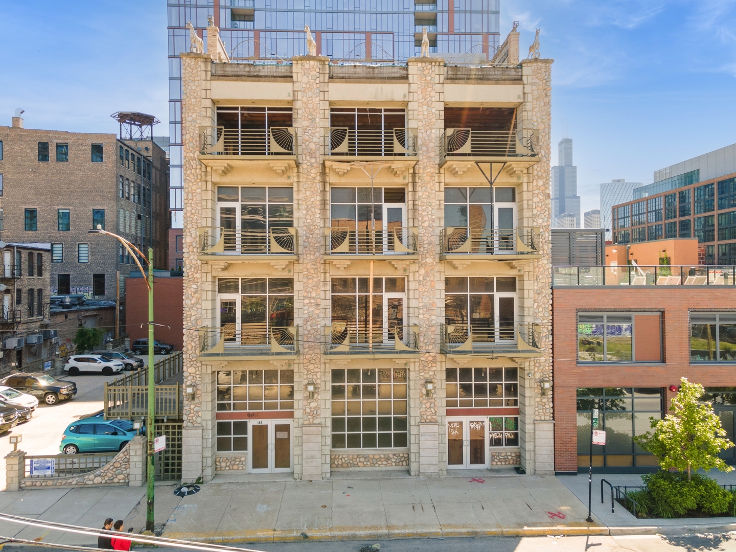 165 N May St Chicago, IL 60607