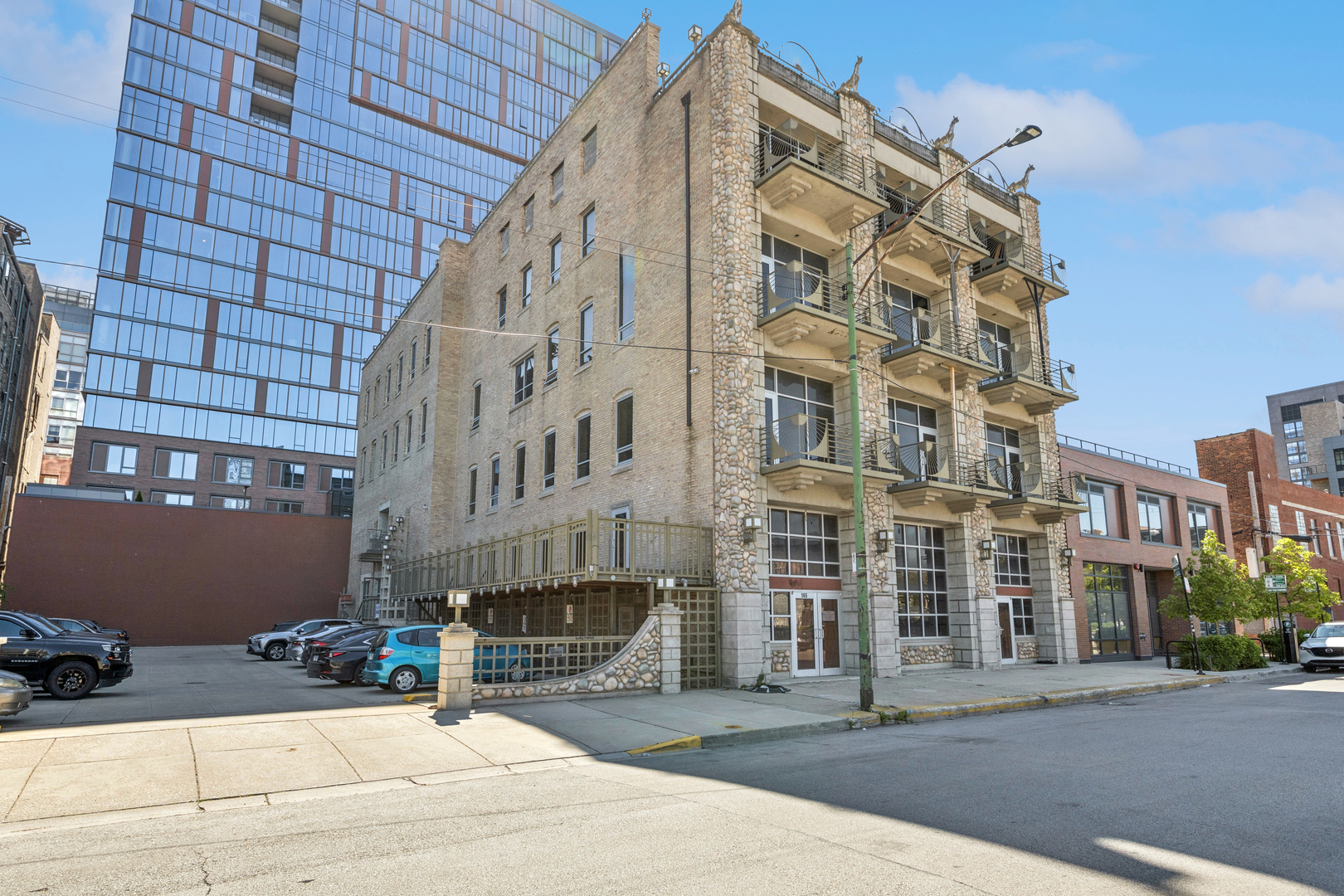 165 N May St Chicago, IL 60607