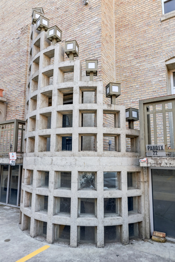 165 N May St Chicago, IL 60607