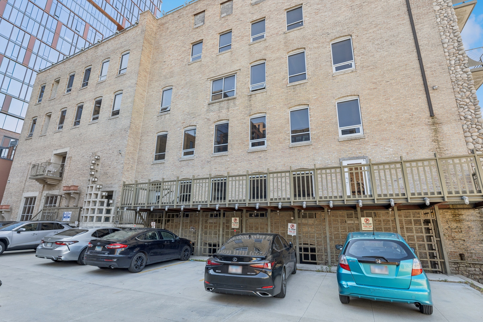 165 N May St Chicago, IL 60607