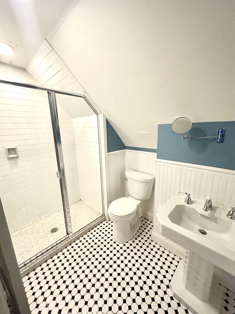 1241 Maple Ave Wilmette, IL 60091