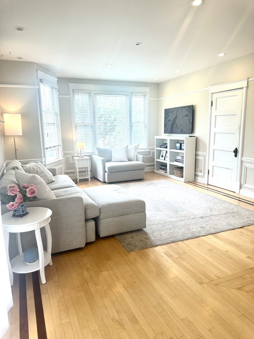 1241 Maple Ave Wilmette, IL 60091