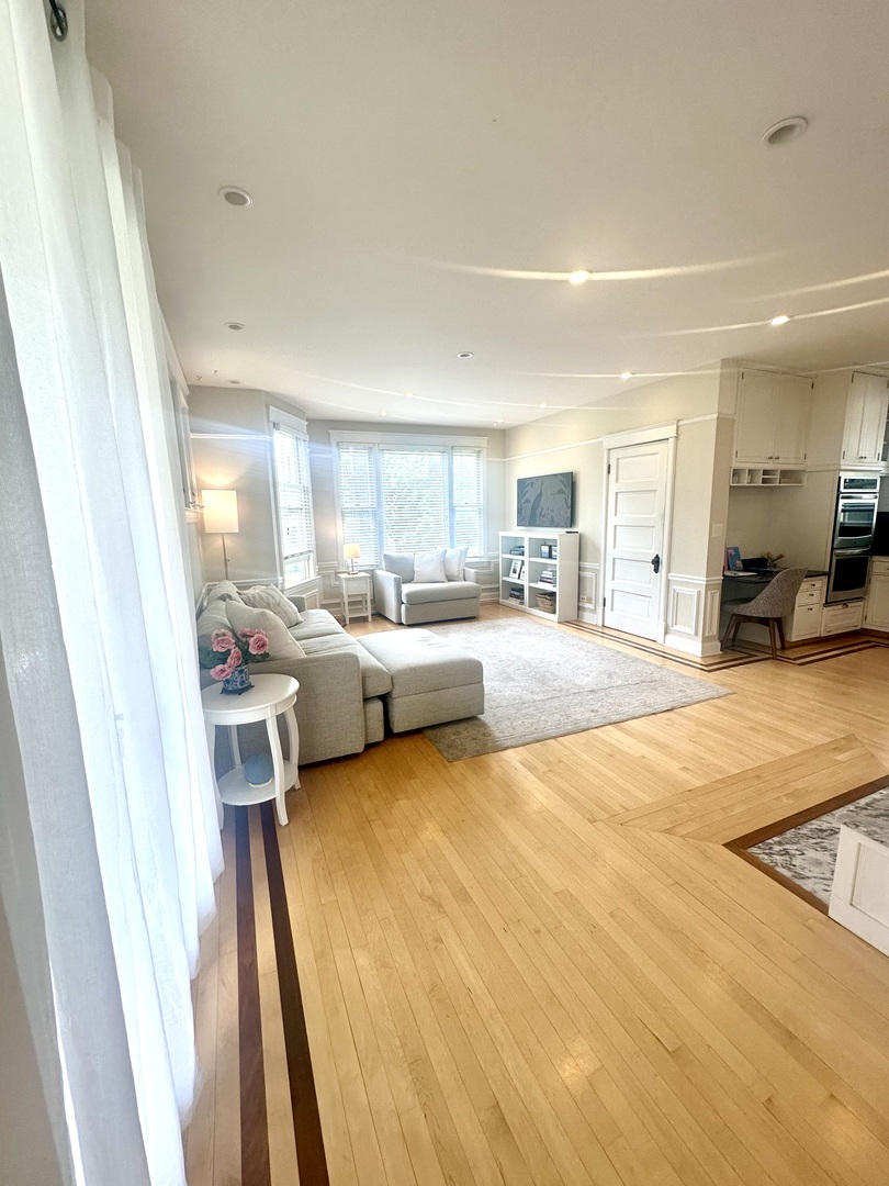 1241 Maple Ave Wilmette, IL 60091