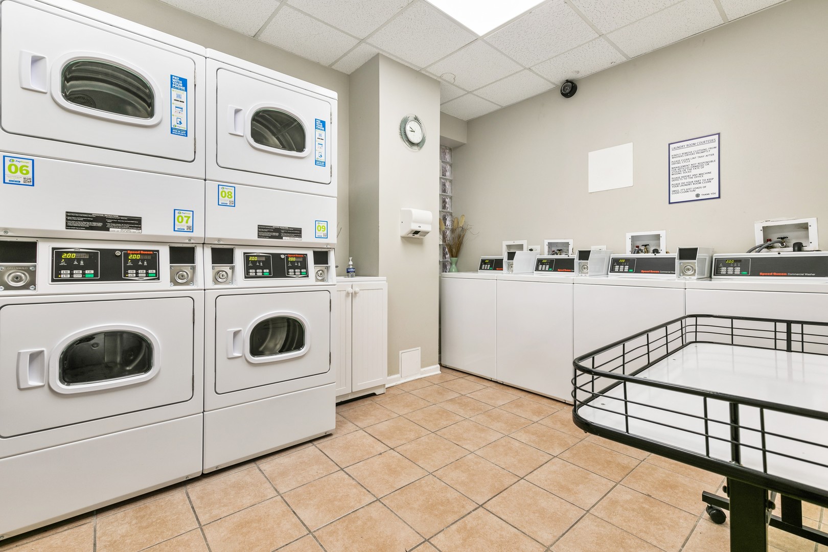 5860 N Kenmore Ave #601 Chicago, IL 60660