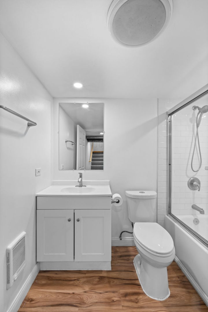 2121 N 75th Ave Elmwood Park, IL 60707