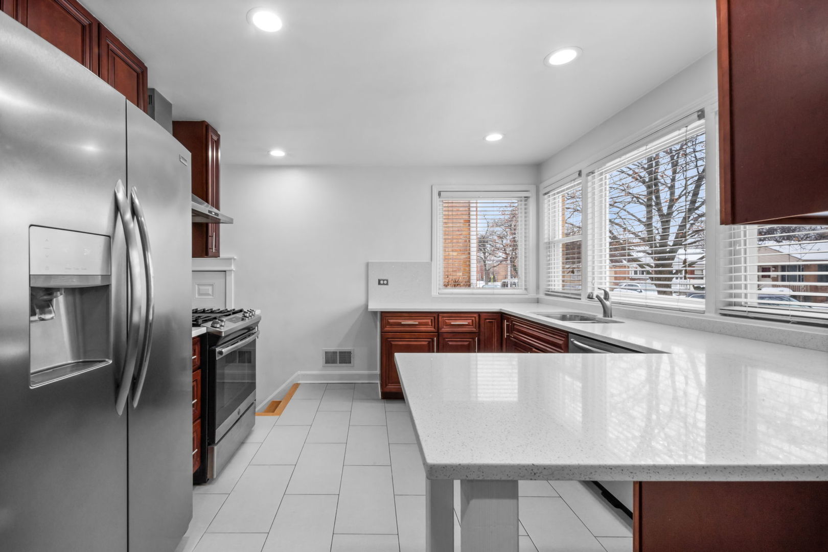 2121 N 75th Ave Elmwood Park, IL 60707