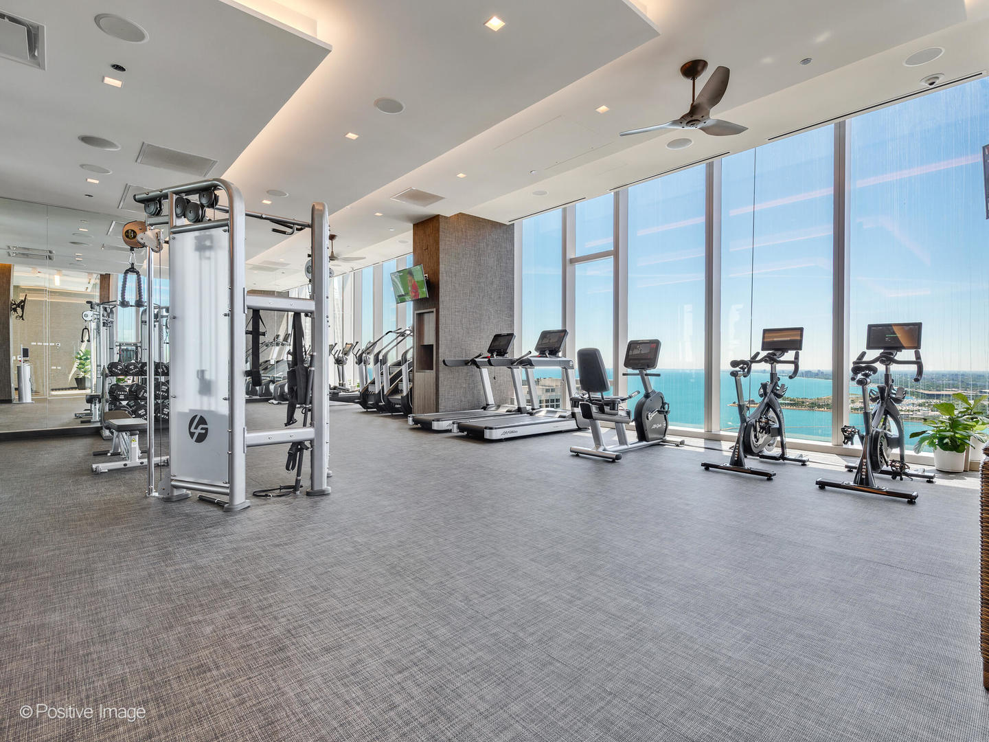 363 E Wacker Dr #1903