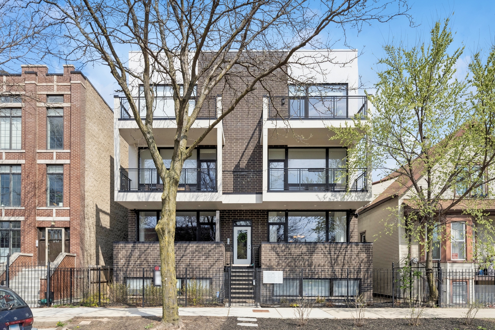 1753 N Kedzie Ave #1S