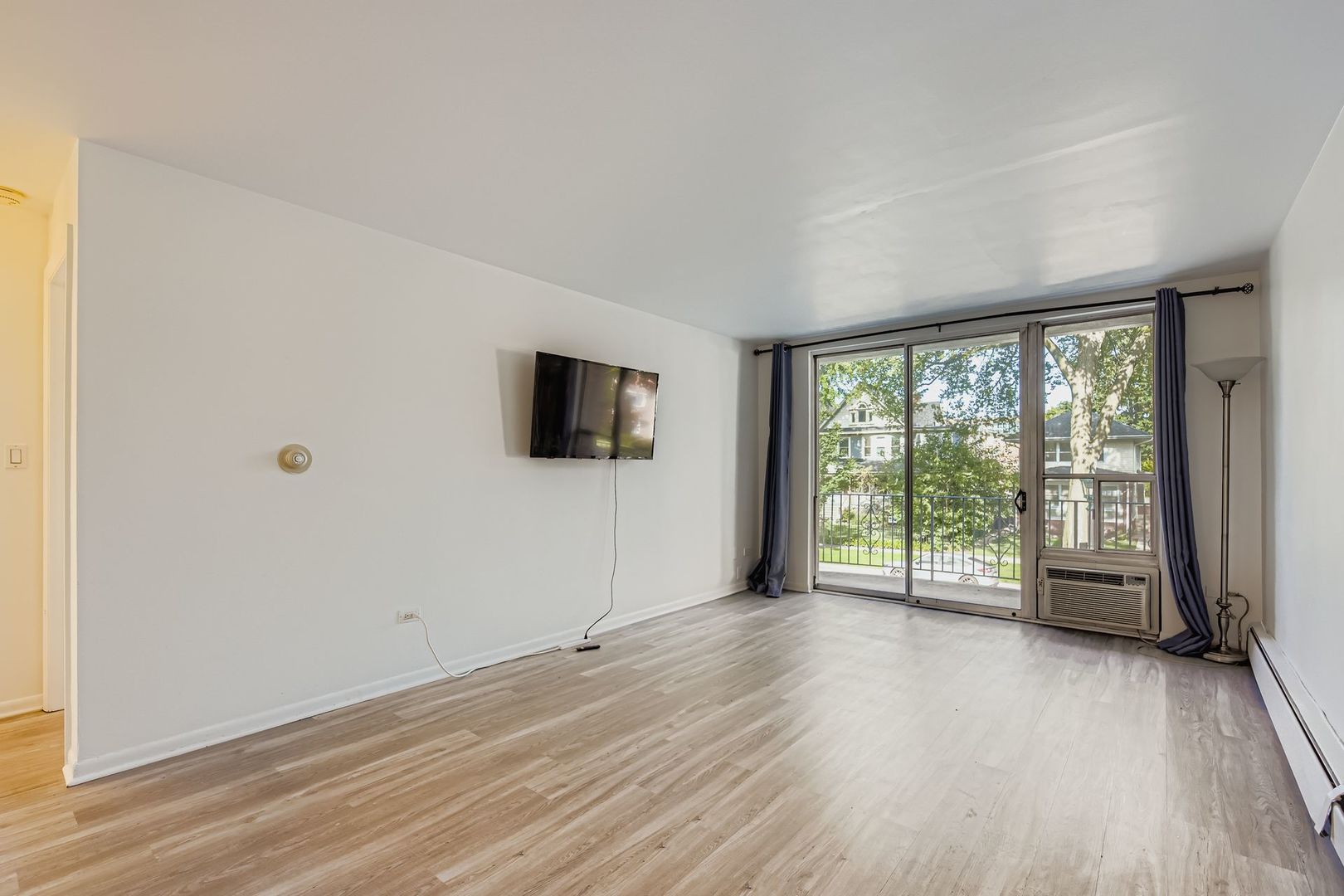 415 Wesley Ave #21 Oak Park, IL 60302