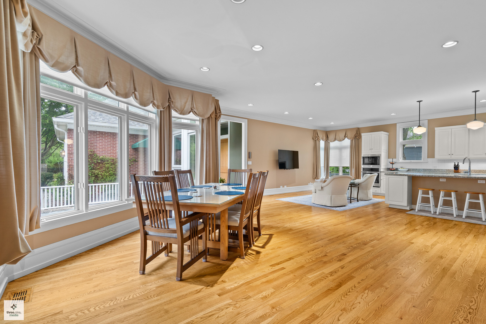 1133 Manor Dr Wilmette, IL 60091