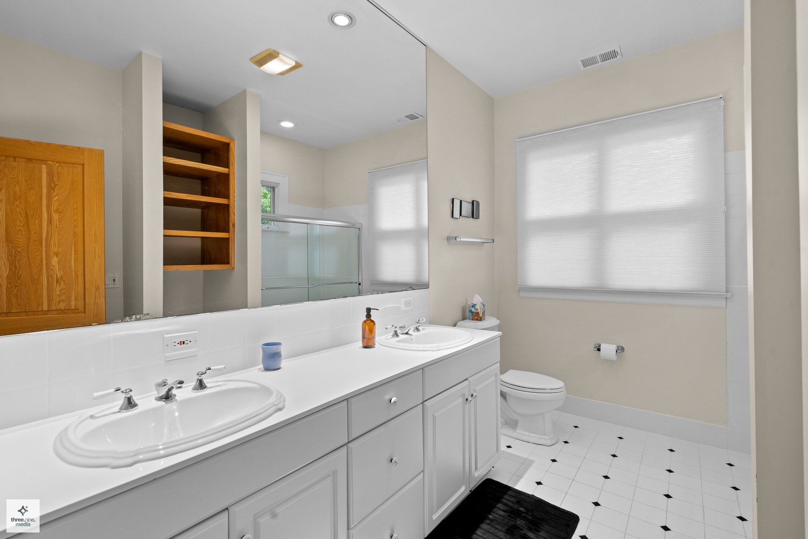 1133 Manor Dr Wilmette, IL 60091