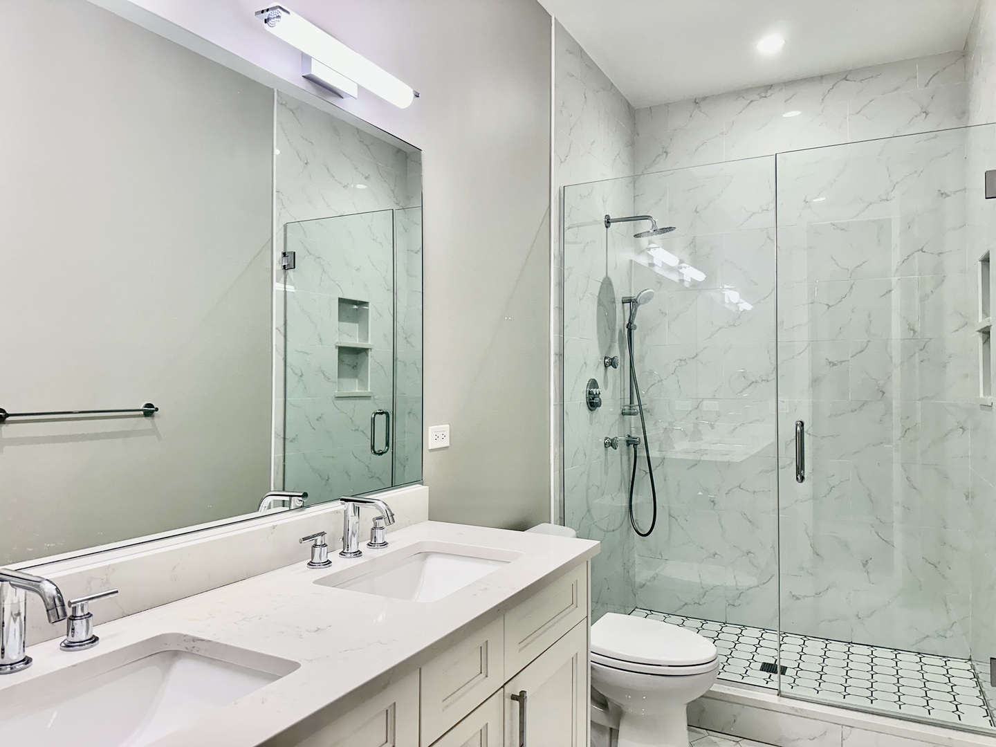 4133 N Kenmore Ave #2E Chicago, IL 60613