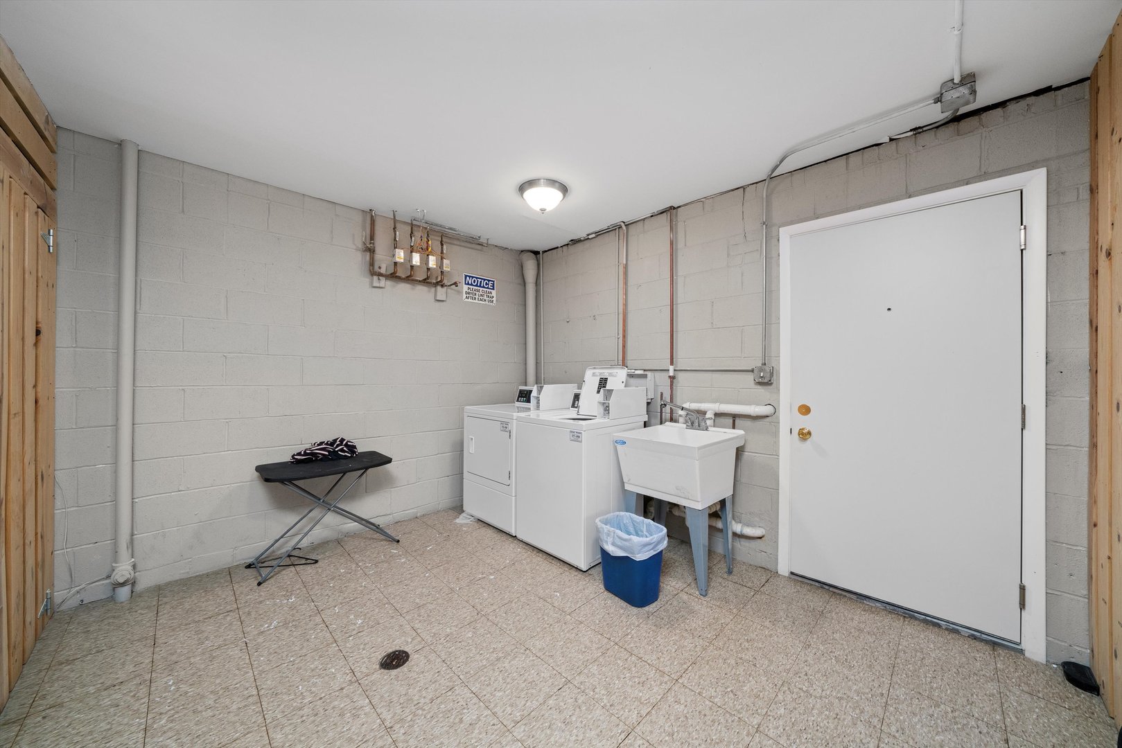 327 S Wisconsin Ave #5B Oak Park, IL 60302