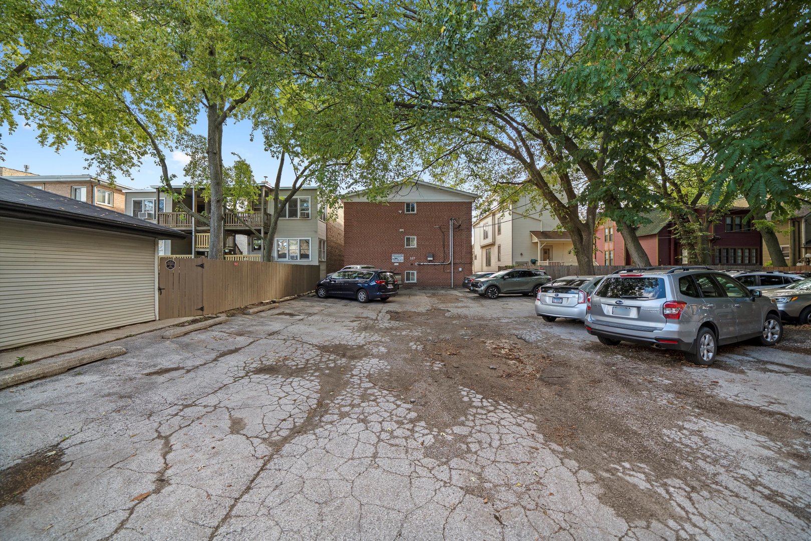 327 S Wisconsin Ave #5B Oak Park, IL 60302