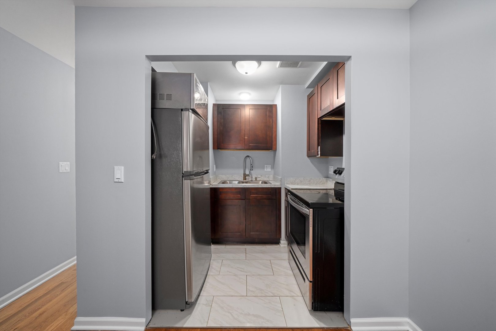 327 S Wisconsin Ave #5B Oak Park, IL 60302