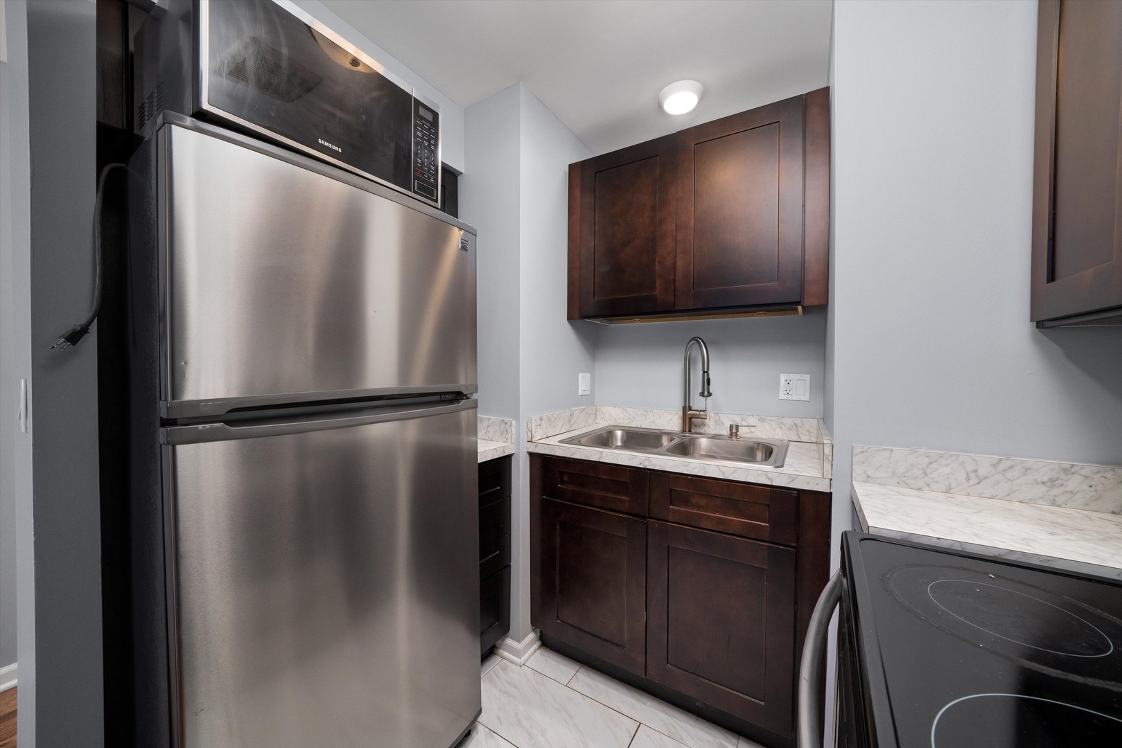 327 S Wisconsin Ave #5B Oak Park, IL 60302
