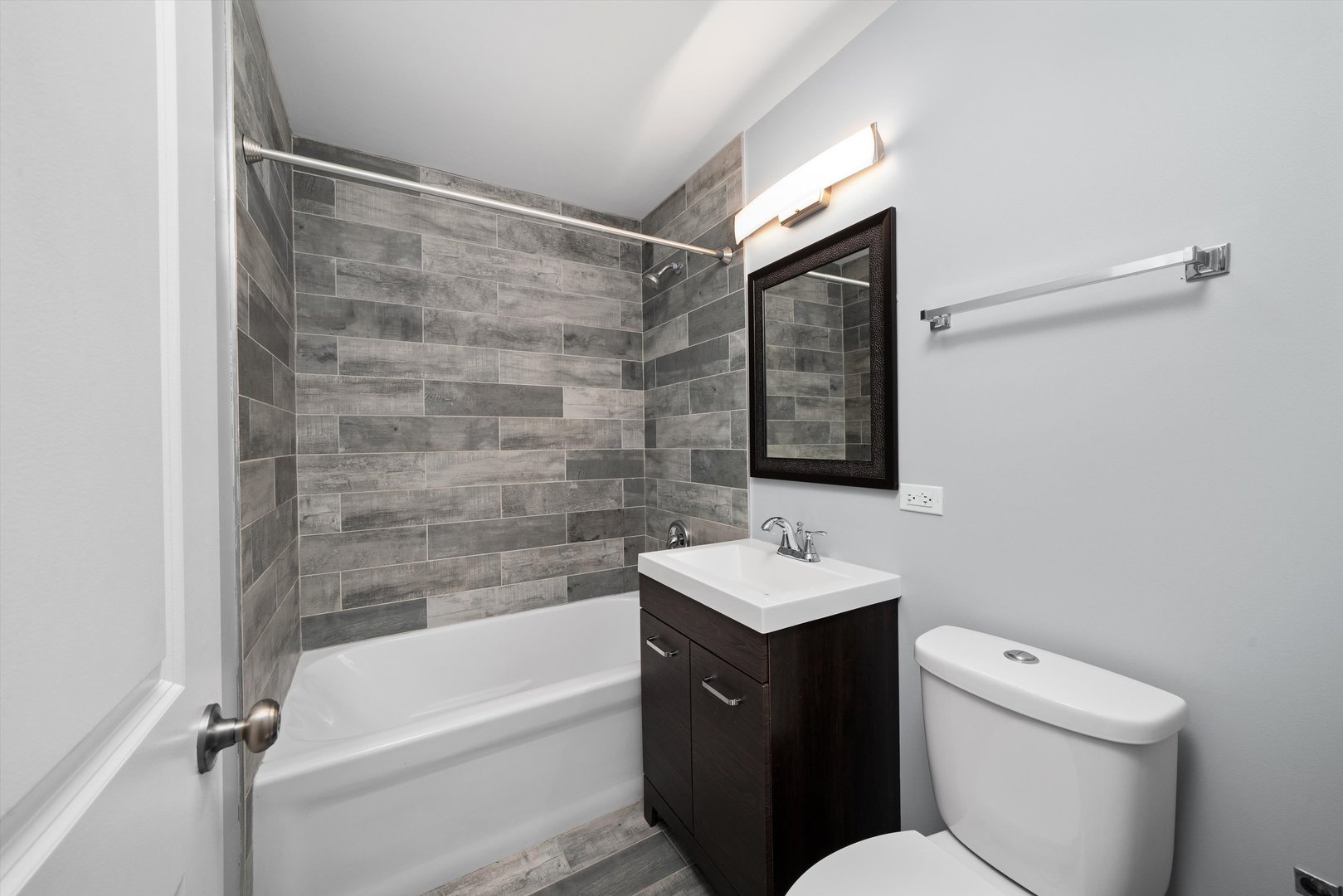 327 S Wisconsin Ave #5B Oak Park, IL 60302