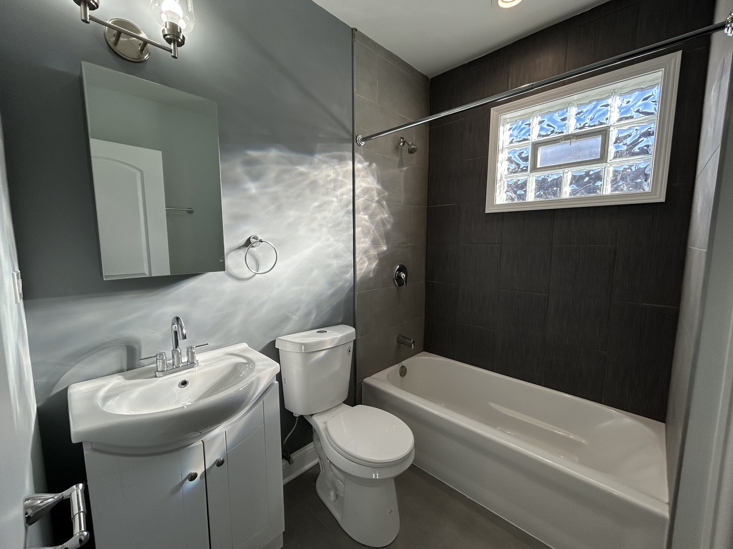 2717 N Rutherford Ave #2 Chicago, IL 60607