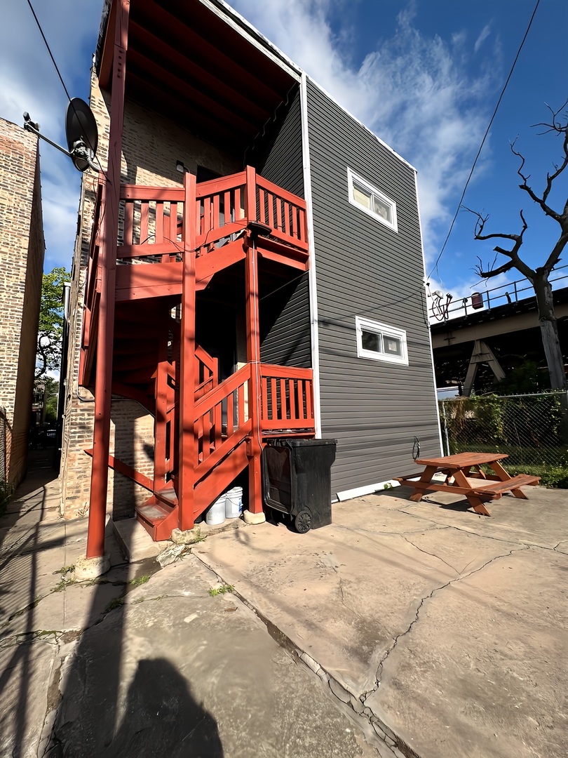 6331 S Elizabeth St Chicago, IL 60636