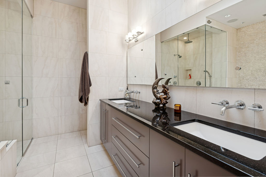 2217 N Clybourn Ave Chicago, IL 60614