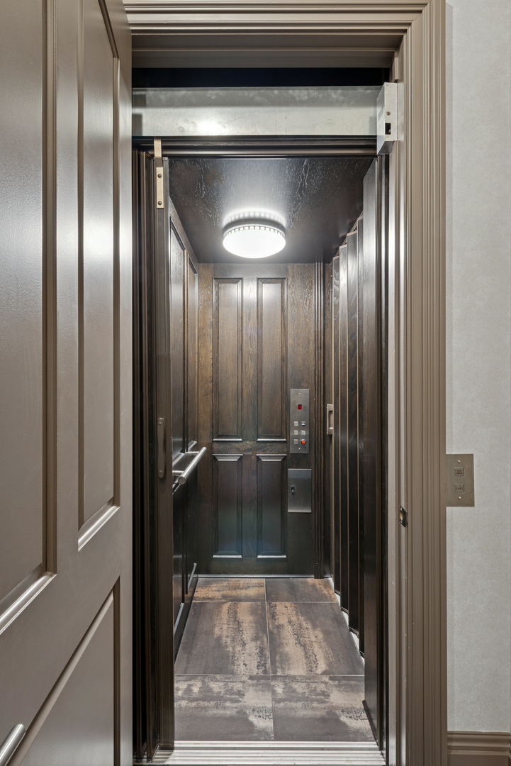 2217 N Clybourn Ave Chicago, IL 60614