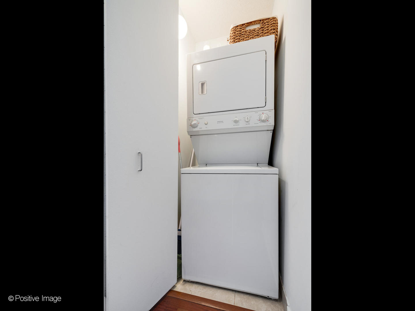 222 N Columbus Dr #809