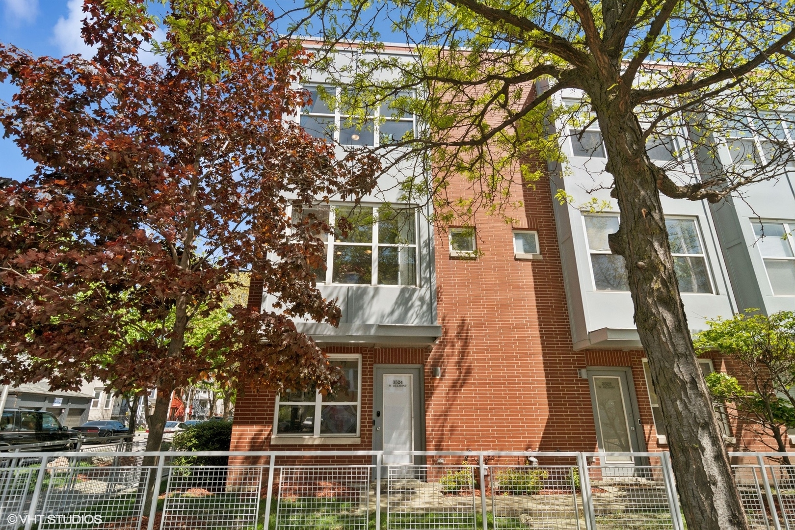 3524 W BELMONT Ave