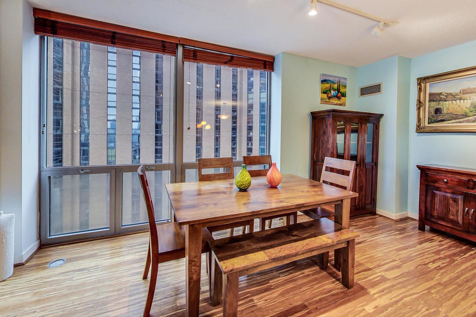 222 N Columbus Dr #1703 Chicago, IL 60601