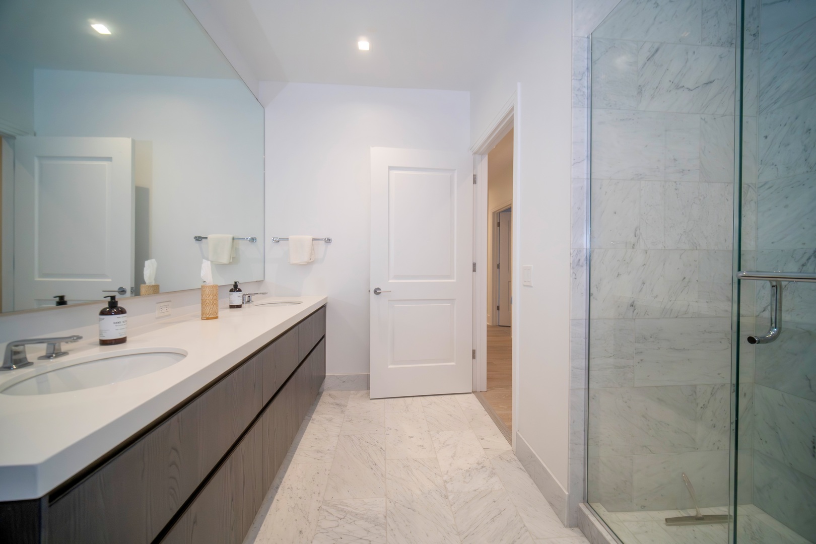 363 E Wacker Dr #2706 Chicago, IL 60601