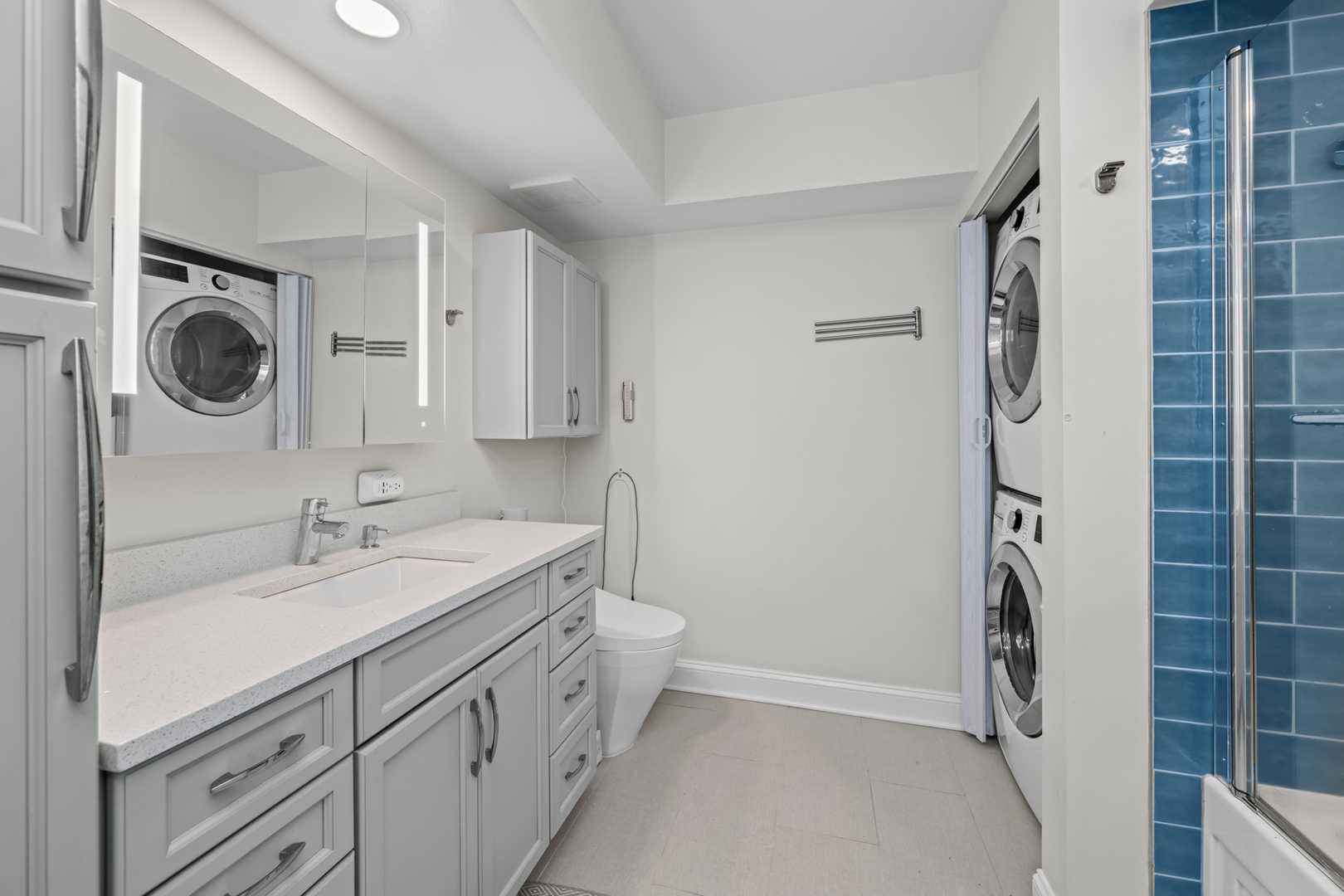 7041 W Touhy Ave #607 Niles, IL 60714