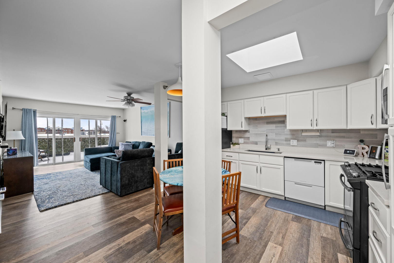 7041 W Touhy Ave #607 Niles, IL 60714