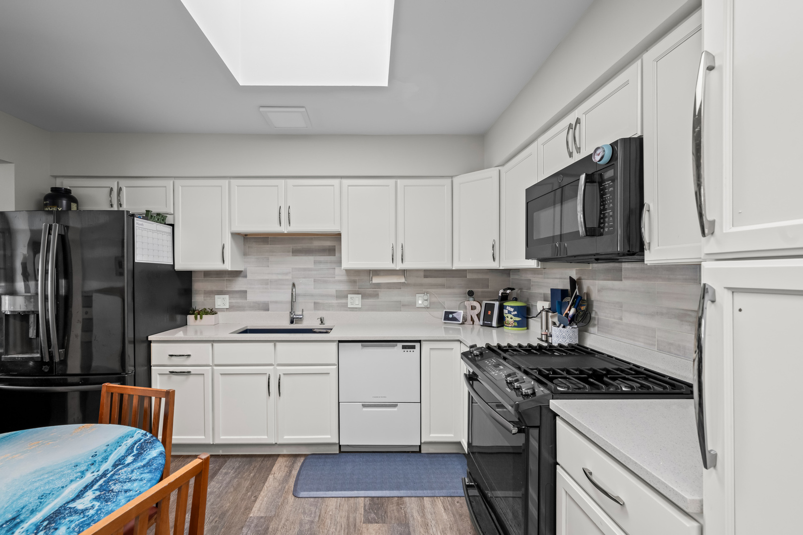 7041 W Touhy Ave #607 Niles, IL 60714