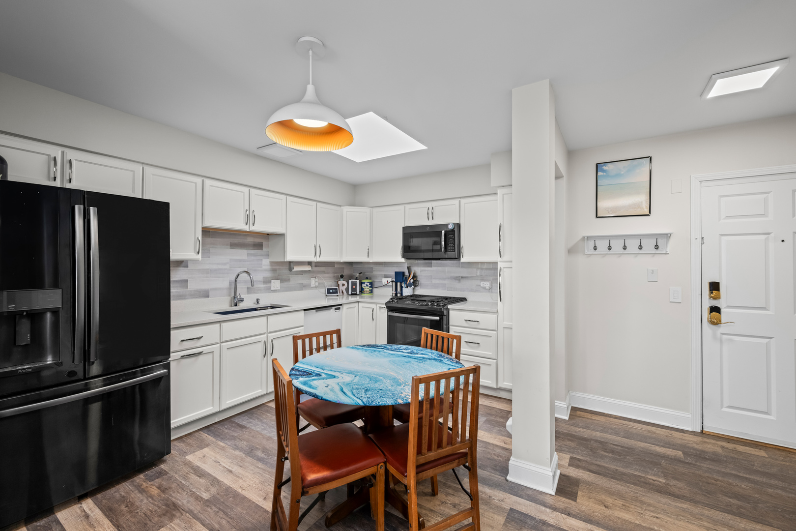 7041 W Touhy Ave #607 Niles, IL 60714