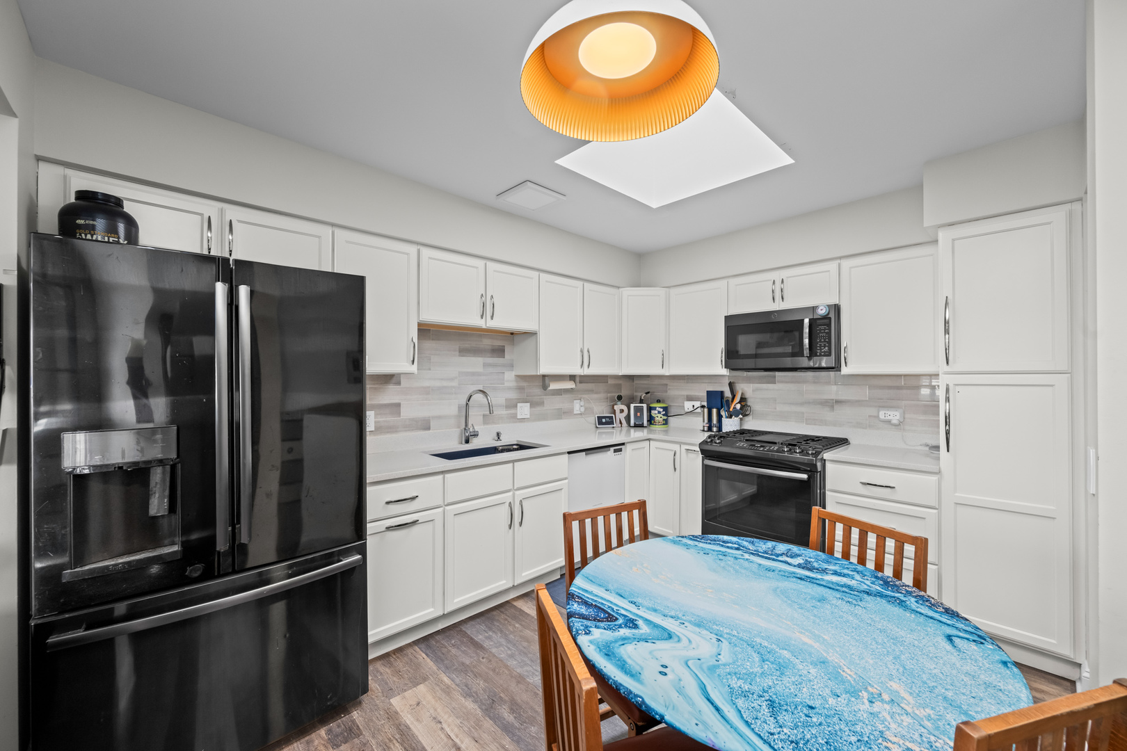 7041 W Touhy Ave #607 Niles, IL 60714