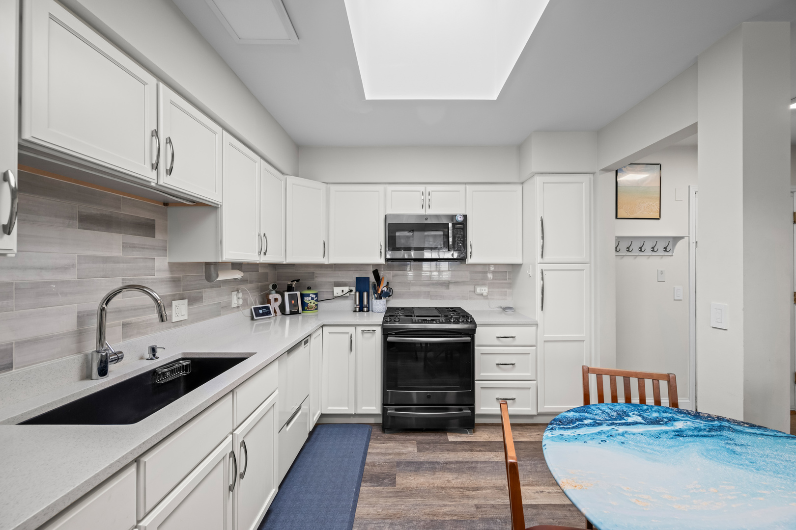 7041 W Touhy Ave #607 Niles, IL 60714